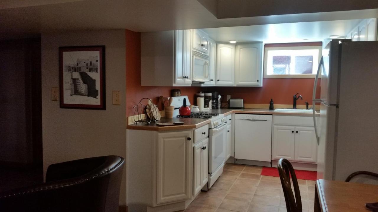 Apartment 4047 Wyandot Street *